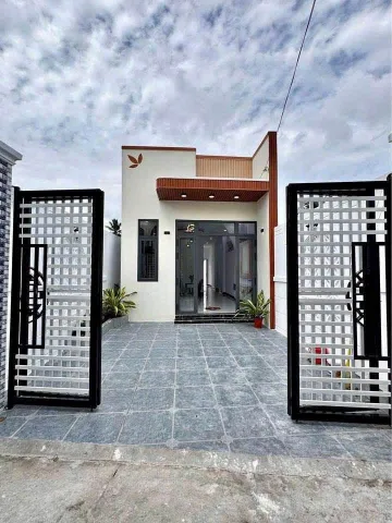 Bên em còn 1 suất xây nhà cấp 4. Giá full chỉ 1ty330 (trả trước cho em 330 triệu nhận nhà)