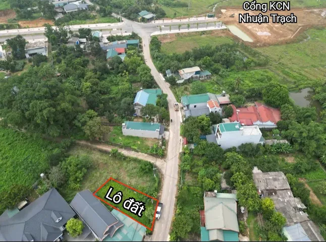 191.6m - mặt tiền 8.5m - trục chính liên xã - Giáp KCN Nhuận Trạch - giá đầu tư