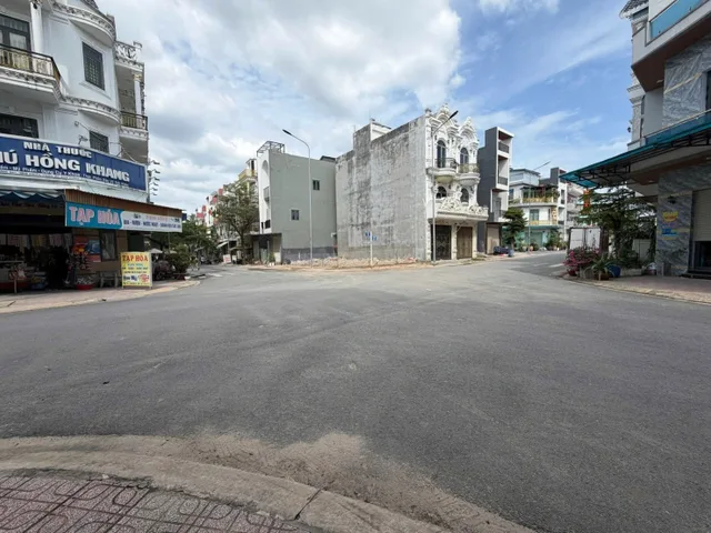 BÁN LÔ GÓC 95m NGÃ TƯ KINH DOANH - THUẬN AN BÌNH DƯƠNG