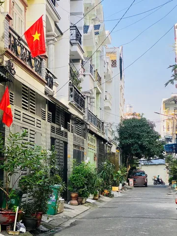 Nhà đẹp Lê Đình Cẩn -Dt-58n2-4 tầng-4pn .Giá 5.7 tỷ .Khu phân lô ,dân trí cao ,an ninh tốt