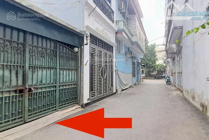Bán đất Cổ Nhuế DT 47.2m² ngang 3.6m giá 12.3 tỷ. Đường trước nhà rộng 4m, oto vào nhà.