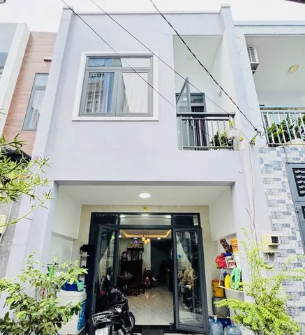 🔥 NHÀ ĐẸP 2 TẦNG – 48M² – NHỈNH 4 TỶ – MÃ LÒ – LÊ VĂN QUỚI
DT 4×12m, CN 48m², 2PN – 3WC, nhà mới vào ở ngay.
Hẻm thông, dân trí cao, gần Tân Phú – tiện ích đầy đủ 9262B3