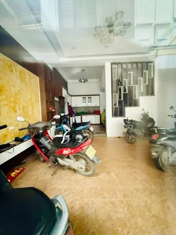 Bán nhà 40.4m² ngang 4m giá 6.1 tỷ Phường Vĩnh Hưng