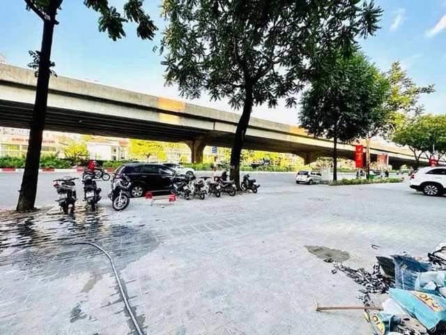 BÁN TÒA NHÀ MẶT ĐƯỜNG KHUẤT DUY TIẾN. 150M2 - 9 TẦNG. THANG MÁY. LÔ GÓC.