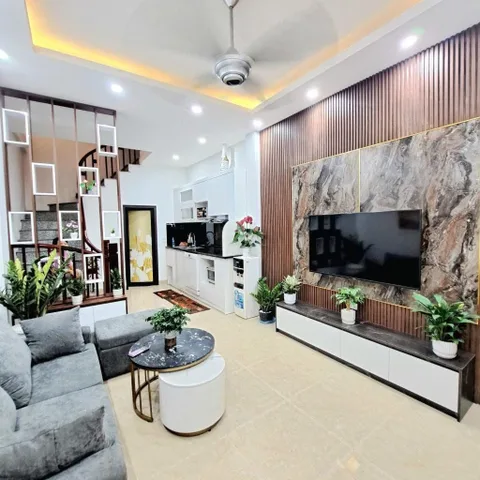 Bán Nhà Ngô Gia Tự, Phường Việt Hưng, Long Biên 5T, 33m2 giá 6,8 tỷ (Nhà cách ô tô đỗ 25m)