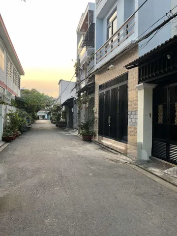 BÁN NHÀ SÁT TÂ.N KỲ TÂN QUÝ - HẺM XE HƠI - 9PN - ( 10X18M )