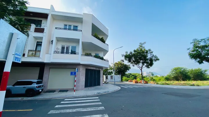 Bán nhà 120.2m² ngang 8.5m giá 22 tỷ Phường Nam Nha Trang