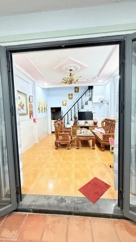 Nhà 2tỷ3 sổ riêng hẻm đường Lý thường kiệt Dĩ An 
2 phòng ngủ 2 tầng
