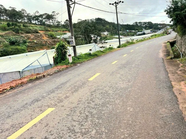 Bán đất view mặt tiền đường nhựa khu dân cư gần trung tâm Đà Lạt, tặng GPXD
