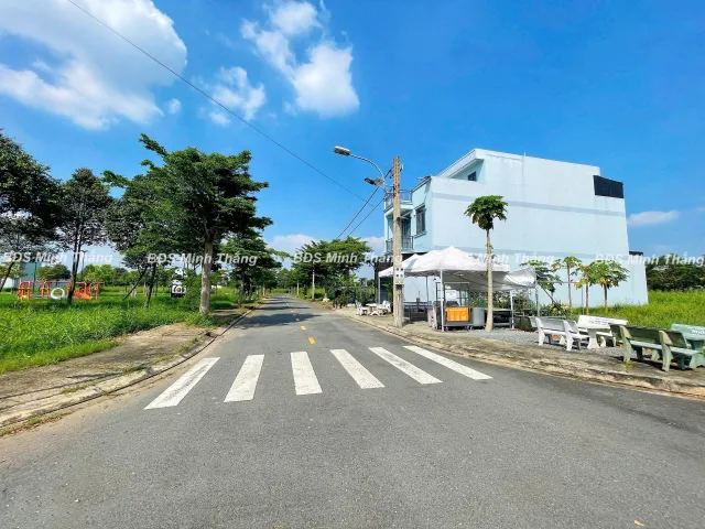 Bán đất 120m², khu Saigon Village Long Hậu,  giá 3.6 tỷ, View phố đi bộ