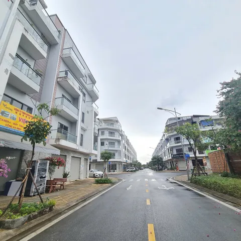 Bán nhà 5 tầng him lam đại phúc nhìn vườn hoa. Diện tích đất 75m dãy CL9. Phường võ cường tỉnh bắc ninh