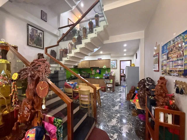 Sát Đại học bách khoa, gần chợ Hòa Khánh, nhà 2 tầng kiên cố