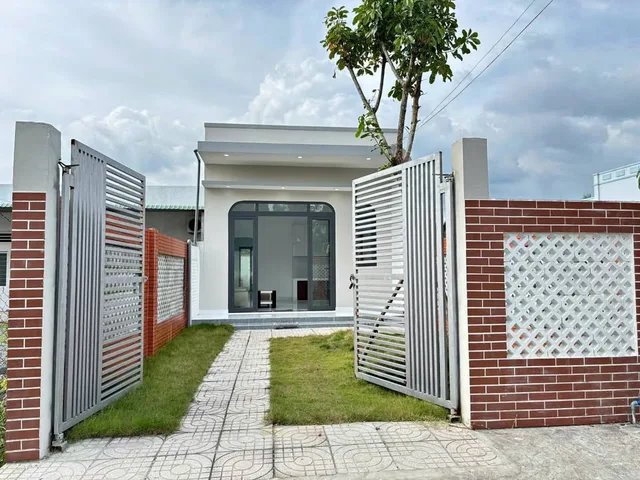 HẠ GIÁ 100 TRIỆU BÁN GẤP CĂN NHÀ ĐỂ GIA ĐÌNH CHUYỂN VỀ QUÊ SINH SỐNG.