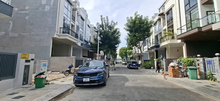 CHO THUÊ MẶT BẰNG TẦNG TRỆT – MẶT TIỀN ĐƯỜNG N1 BÁT NÀN – 50m² – CÓ HẦM GỬI XE – SÁT BÊN ĐẢO KIM CƯƠNG