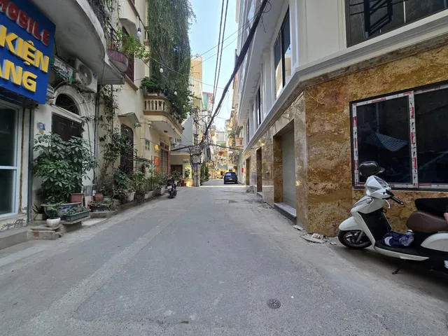 BÁN NHÀ NGÕ 192 ĐƯỜNG LÊ TRỌNG TẤN. 80M2 - 4 TẦNG. MT 4,7M. LÔ GÓC.