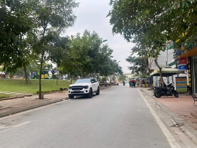 Bán nhà 3.5 tầng diện tích đất 72m nhìn công viên lãm làng. Thủ phủ khu công nghiệp quế võ. Phường nam sơn tỉnh bắc ninh