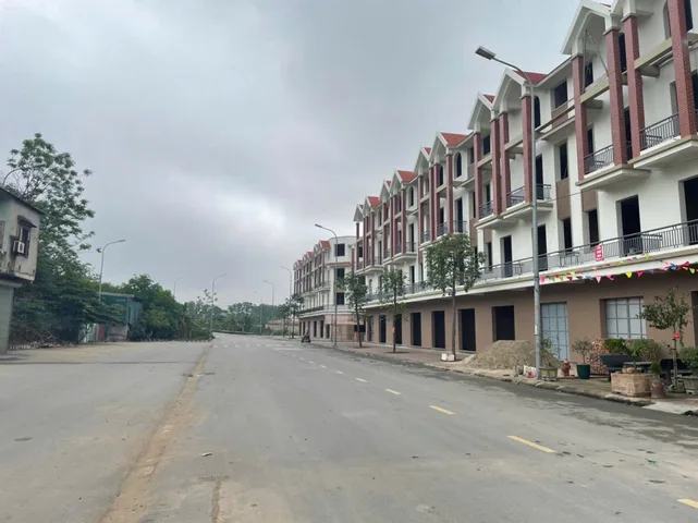 Bán nhà xây thô 3.5 tầng diện tích đất 76.5m mặt đê dự án vạn phúc vạn an. Phường kinh bắc tỉnh bắc ninh