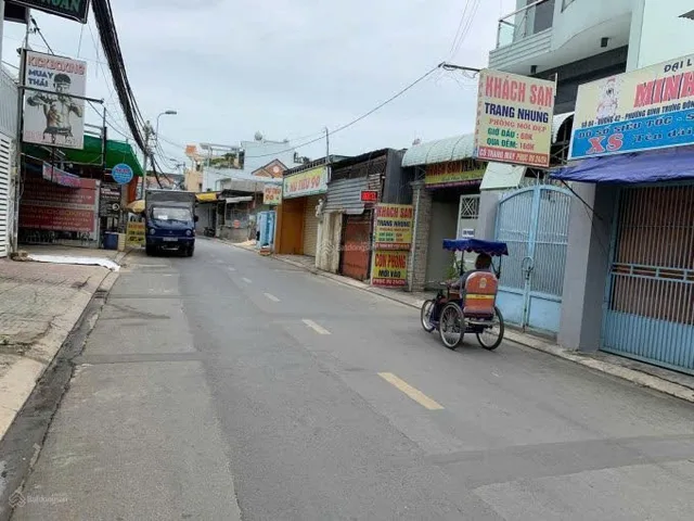 Bán gấp đất mặt tiền đường 42 (20m gồm LG) dt 101,2m² ngang 4,23m giá 10.5 tỷ Phường Bình Trưng Đông cũ