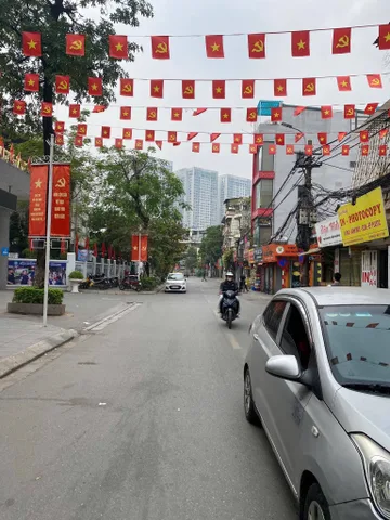 BÁN NHÀ MẶT NGÕ Ô TÔ TRÁNH ĐƯỜNG HOÀNG ĐẠO THÀNH. 130M2 - 4 TẦNG. LÔ GÓC.