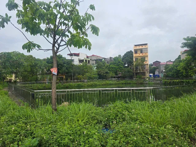 Bán đất lô gó nhìn hồ nhìn chợ dự án vạn an resident dãy CL3. Cạnh trung tâm ngã 6 mới vạn an. Diện tích 91m mặt tiền 5m hướng tây nam & tây bắc. Phường kinh bắc tỉnh bắc ninh