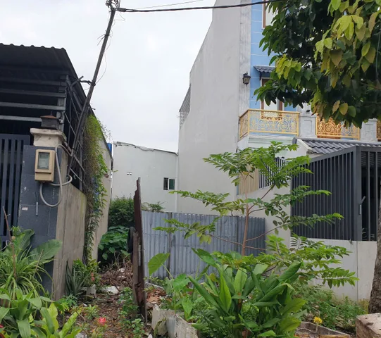 NGỘP QUÁ NGỘP, bán lô đất mt đường Xuân Thới Thượng 27,  xã Xuân Thới Thượng, huyện Hóc Môn.