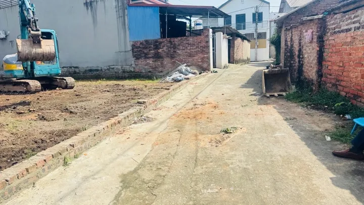 Bán Nhanh 131,6 m Xuân Lập - Phù Linh  đường Thông view bìa làng