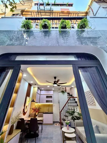 Nhà mới 4 tầng, phan xích long, sổ hồng riêng, gấp bán