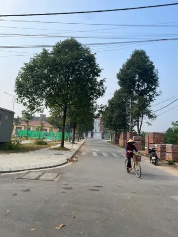 Bán đất giãn dân bãi nếp hoà đình. Diện tích 98.9m mặt tiền 4.5m hướng tây bắc. Phường võ cường tỉnh bắc ninh