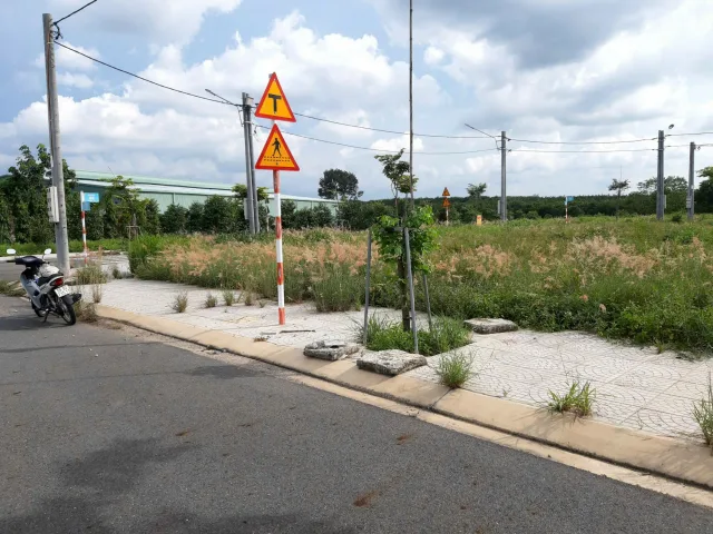 Bán đất 70m² ngang 5m giá 650 triệu Phường Long Nguyên