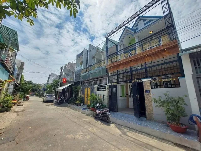 Bán nhà lầu đẹp đường nhựa 8m KDC yên tĩnh ngang 5,5x15m giá 5.45 tỷ Xã Bà Điểm Hóc Môn