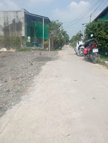 Bán đất xã Long Khê , Cần Đước đường beton xe ba gác dt 550m2 ( có 225m2 thổ) giá 1,99 tỷ