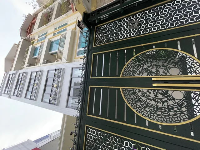 Bán nhà Hoàng Cầu, Đống Đa 81.3m² ngang 4m giá 25.9 tỷ Phường Đống Đa