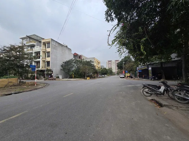 Bán đất dãy CL15 mặt đường hoàng văn thụ y na. Cạnh chung cư đông dương. Diện tích 81m mặt tiền 4.5m hướng đông bắc. Phường kinh bắc tỉnh bắc ninh