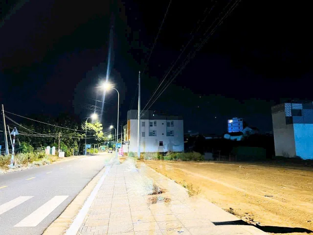 cần bán gấp 1 lô đất mặt đường Hồ tri Tân giá Ngợp