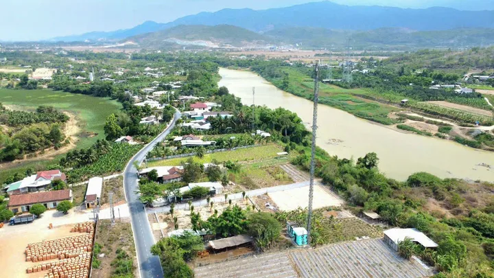 Bán đất 186.4m² ngang 8.5m giá 749 triệu Xã Diên Lâm