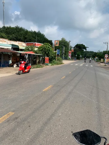 BÁN GẤP LÔ ĐẤT VÀNG XÂY TRỌ KINH DOANH CÁCH TRƯỜNG ĐÚNG 300M