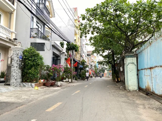 6.9ty Ngang 4.5 dài 12m Xây 3 Tầng. Ngay hẻm xe hơi Âu Cơ - Đại Học Văn Hiến