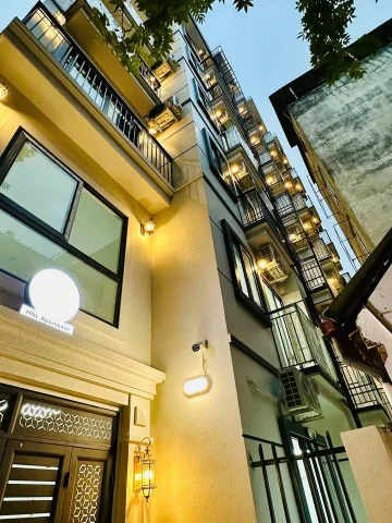 BÁN TÒA NHÀ CHDV ĐƯỜNG NGUYỄN KHANG. 185M2 - 7 TẦNG. THANG MÁY. 35 CĂN HỘ