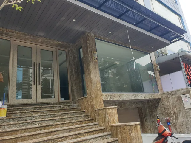 BÁN TÒA KHÁCH SẠN MẶT PHỐ THỌ THÁP. 150M2 - 9 TẦNG. THANG MÁY.