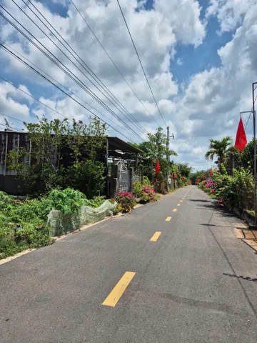 Cần bán miếng thổ cư 209,8m2 +100m2 tc, ngang 6m, 1 sẹc dh507. giá 375tr bp. 0898 050 ***