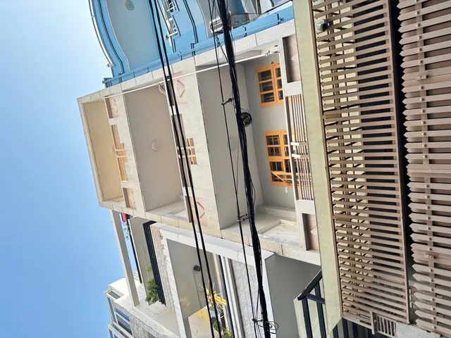 Gấp bán 5 tầng sổ hồng riêng, hẽm xe hơi tiện ích bao quanh