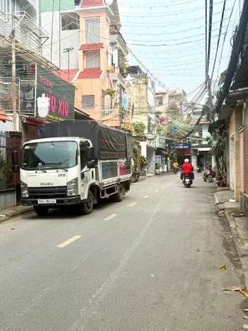 Bán nhà gấp 2 Tầng Mặt Tiền Đất Thánh Tân Bình