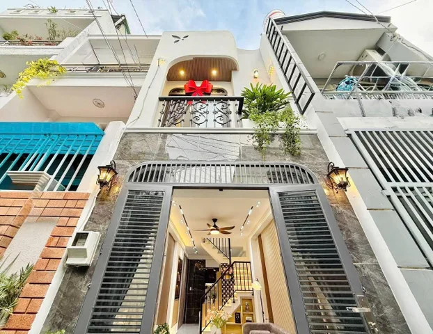 Cần bán nhà 34m2 xây 2 tầng đường Hậu Giang, Q6 giá 1tỷ850. Gần chợ Lớn, hẻm 5m, sổ hồng riêng