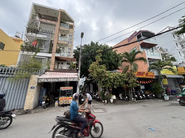 Gấp bán lô góc hoàng công đủ, mặt tiền kinh doanh