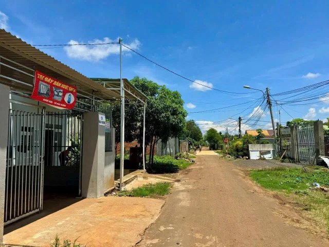 Lô đất giá rẻ mặt tiền đường nhựa Vị trí đẹp dân trí cao không ra Tố hữu gần chợ trường học
Diện tích 150m2 giá 575tr