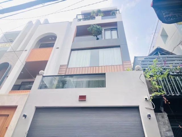 Gấp bán mặt tiền, 6 tầng, thang máy, sổ hoàng công đủ