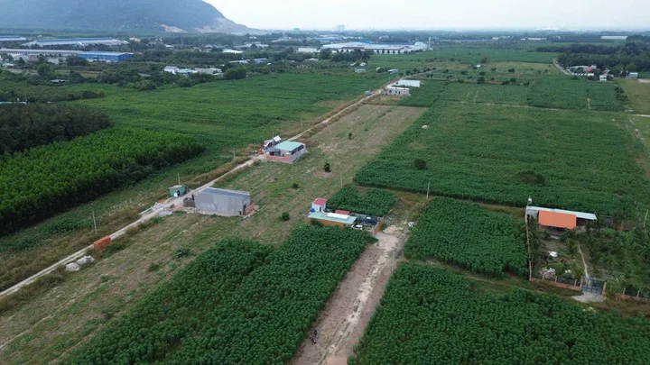 Bán đất 605m² ngang 30m giá 1.25 tỷ Xã Châu Pha