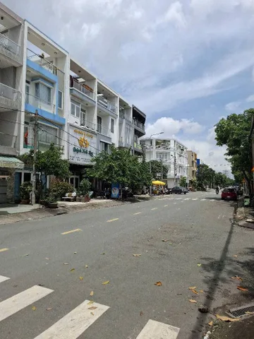 Bán đất mặt tiền đường 32, khu Ao Sen, Bình Tân, 100m2.