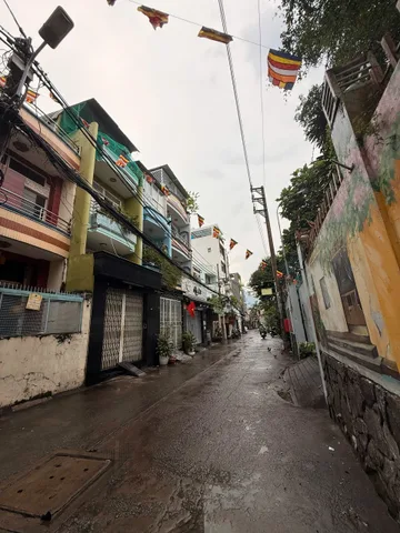 Bán nhà HẺM XE HƠI, 32 Ông Ích Khiêm, Q11 [ 4x12m ] 2 tầng nhà mới đang sửa tặng NT
