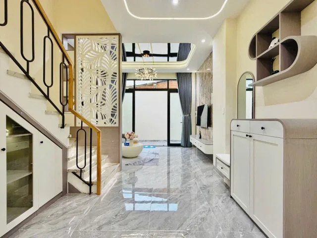BÁN GẤP NHÀ CẤP 4 TIỆN XÂY MỚI DT( 108M2) ĐƯỜNG LÊ THỊ RIÊNG , QUẬN 12. CHỈ 6,5 TỶ